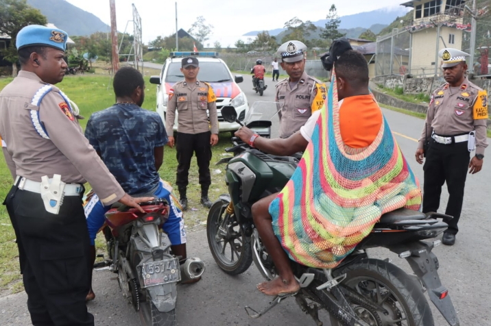 Hari Kesepuluh Operasi Zebra Cartenz Polres Puncak Jaya Edukasi