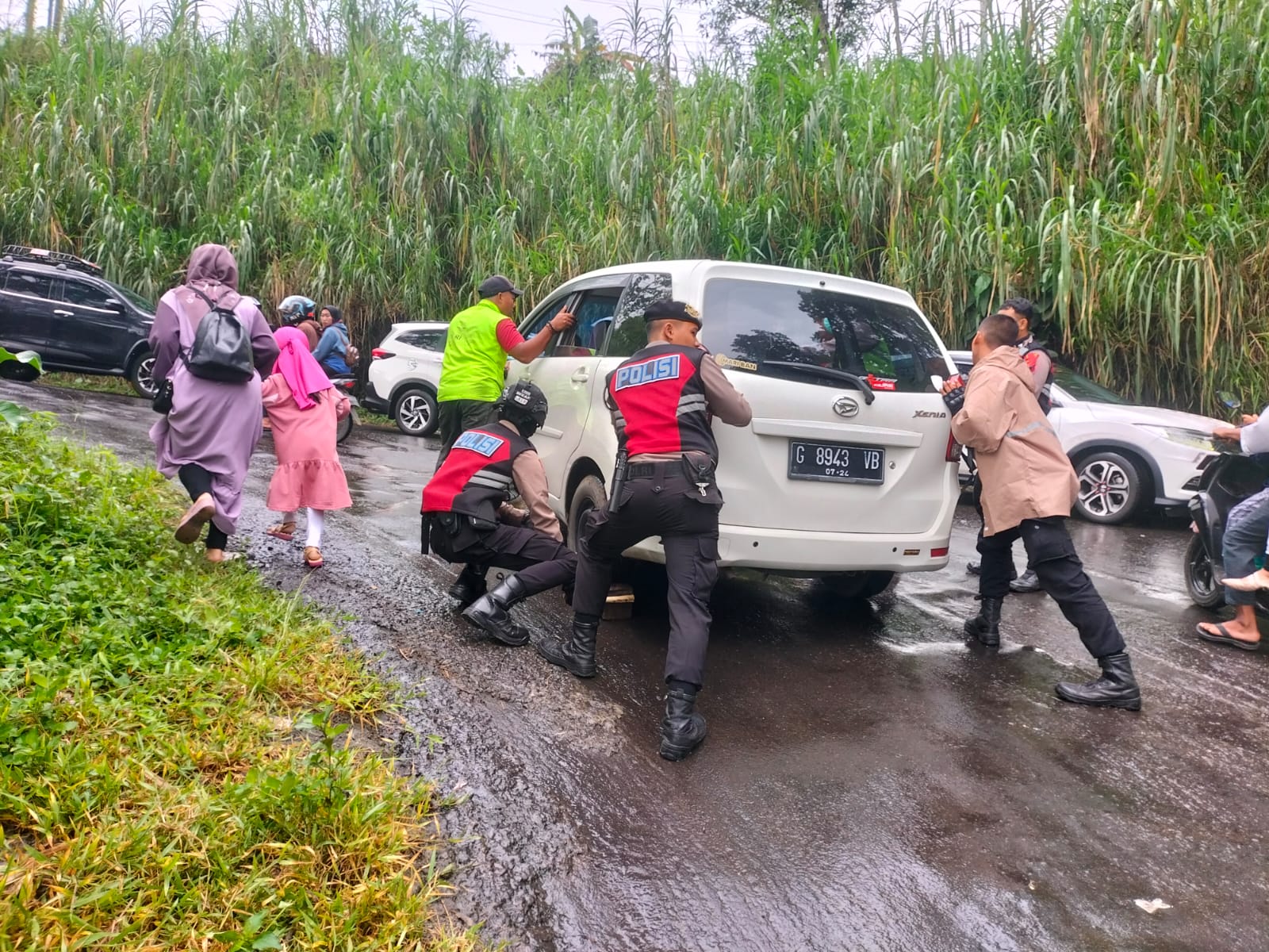 Polres Tegal Siagakan Personel Di Sepanjang Jalur Menuju Obyek Wisata