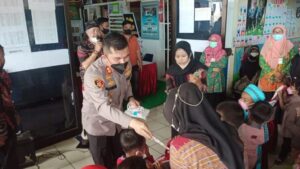 Jadi Guru di TBM Sakila Kerti, Kapolres Tegal Kota : Bukti Kecintaan Polri Terhadap Literasi