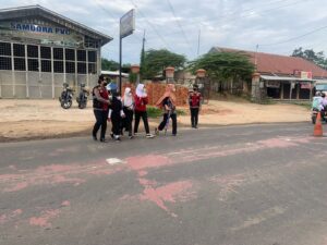 Ciptakan Kamseltibcarlantas, Personel Ditsamapta Polda Banten Lakukan Pengaturan Lalu Lintas