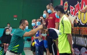 One Heart SMSI Bekasi Raya Serahkan Hadiah Juara Dansat Brimob PMJ Cup 2022