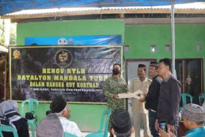 Bukti Nyata TNI Untuk Rakyat,Di HUT Ke-61 Kostrad , Batalyon Mandala Yudha Bangun Rumah Tidak Layak Huni Bagi Masyarakat