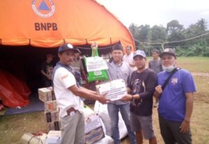 Korban Bencana Longsor di Kampung Cihuni Kecamatan Cikulur Terima Bantuan Logistik Dari BBP