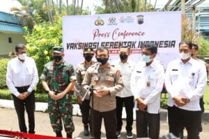 Kapolda Jateng Tinjau Langsung Vaksinasi Masal Serentak Indonesia di PT. APF Kaliwungu Kendal