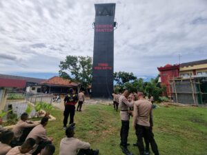 Satbrimob Polda Banten Gelar Latihan Rappeling di Tower Wira Satya