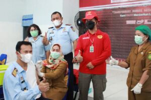 Kakanwil Kemenkumham Sumut Imam Suyudi Tinjau Pelaksanaan Vaksin dan Terima Dosis Ke 3 di Rutan 1 Medan
