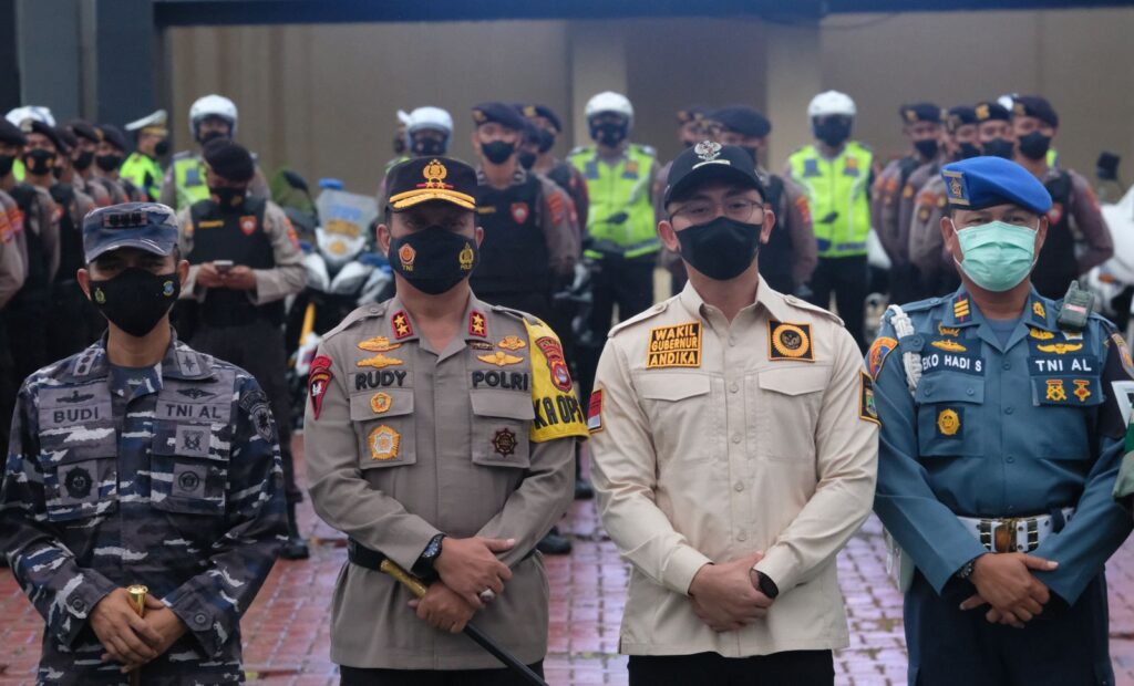 Meski Suasana Hujan, Apel Gelar Pasukan Operasi Ketupat Maung 2022 di Polda Banten Tetap Dilaksanakan