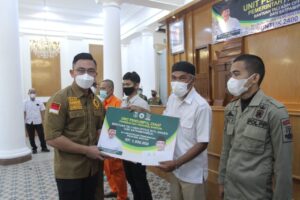 Dibagikan Wagub Andika, THR dari Zakat ASN Total Rp2,4 M untuk 2.400 Pegawai Tak Tetap