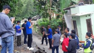 GEKRAF Lebak Lakukan Bakti Sosial Kepada Korban Tanah Bergerak Di Kabupaten Lebak