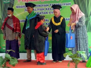Meriah !!! Madrasah Diniyah Takmiliyah Awaliyah Adakan Pelepasan Siswa Siswi