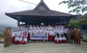 Media Humas Polri Gandeng Polsek Cibeber Laksanakan Penyuluhan Bahaya Narkoba di SDN1 Cikadu dan SMPN 8 Cibeber Lebak