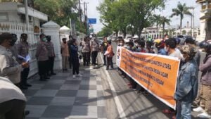 Puluhan Massa DPD KIM Geruduk Kantor BPN Sumut dan Medan