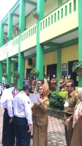 Kepala UPT Dra Hj Irnawati MM Membuka MPLS SMP Negeri 7 Medan