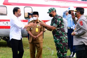 Pangdam III/Siliwangi Bersama Danrem 063/SGJ Dampingi Presiden Jokowi Kunker ke Balai Benih Padi Subang