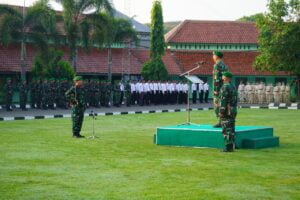 Kasrem 064/MY Bacakan Amanat KASAD Pada Upacara Bendera