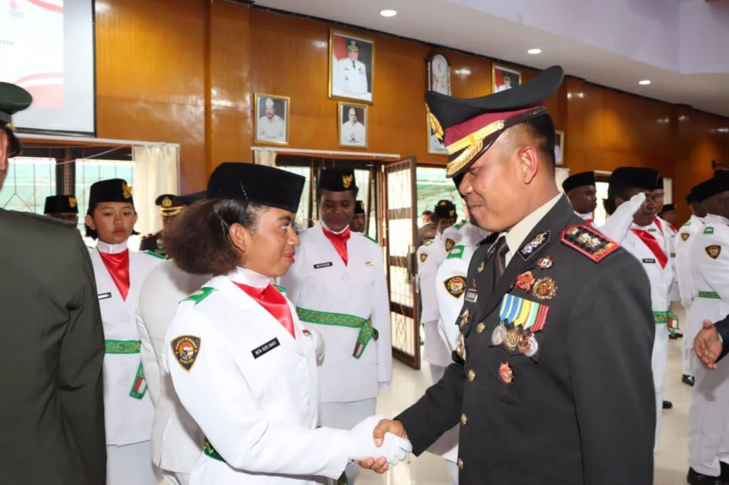 Kapolres Puncak Jaya Hadiri Upacara Pengukuhan Pasukan Pengibar Bendera Merah Putih Tingkat Kabupaten Tahun 2022