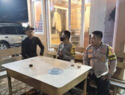 Personil Bhabinkamtibmas Sambangi dan Silaturahmi Petugas Ronda Malam