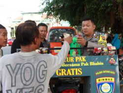 ‘Ngucur Pak’ Ala Bhabinkamtibmas Polsek Batang Kota Dengarkan Curhat Warga