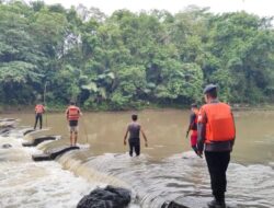 Niat Syukuran, Pemuda di Soppeng Hanyut Terseret Arus Sungai, Brimob Bone Kirim Tim SAR