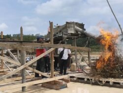 Tak Jera-jera, Polsek Benai Kembali Musnahkan 6 Rakit PETI di Desa Gunung Kesiangan Dan Desa Banjar Lopak