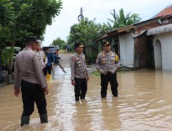 Kapolres Bersama Forkopimda Kendal Tinjau Langsung Lokasi Banjir di Kecamatan Brangsong