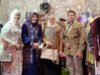 Ketua Dekranasda Tine Al Muktabar Promosikan Wastra dan Kriya di Stand Provinsi Banten
