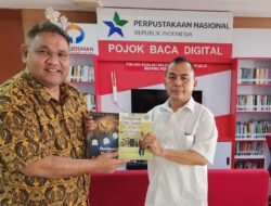 Buku Karya Ketum JMSI Lengkapi Pojok Baca Digital di Kantor PWI Pusat