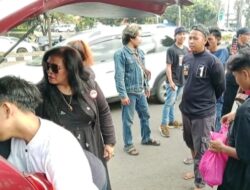 Jurnalis Berbagi Kaum Dhuafa dan Anak Jalanan di Depan Subdenpom III/I-3 Cibinong