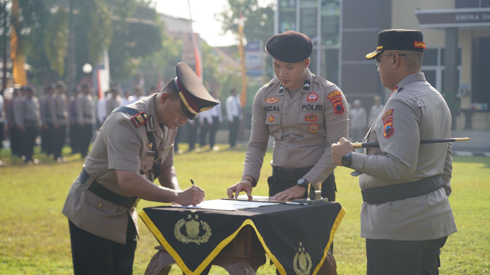 Kapolres Batang Pimpin Acara Serah Terima Jabatan di Lingkungan Polres Batang