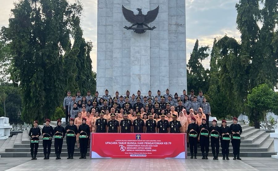 Hari Pengayoman ke-79, Lapas Binjai Ikut Bersama Kanwil Kumham Sumut Tabur Bunga di Makam Pahlawan