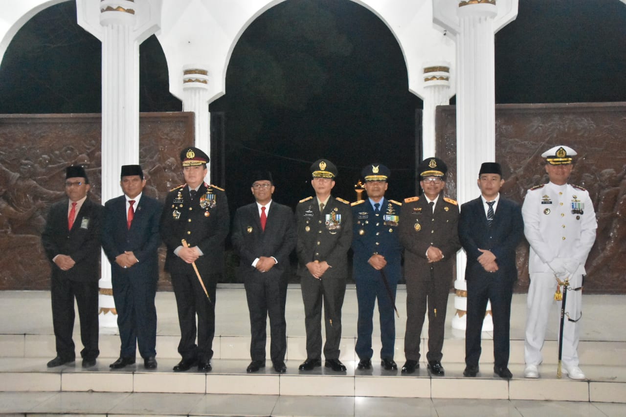 Danrem 031/WB Pimpin Apel Kehormatan dan Renungan Suci di TMP Kusuma Dharma
