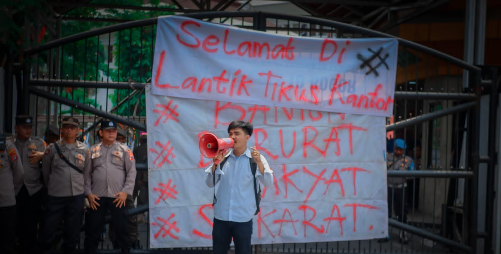 Gedung DPRD Banten di Geruduk Mahasiswa, Ini Tuntutannya