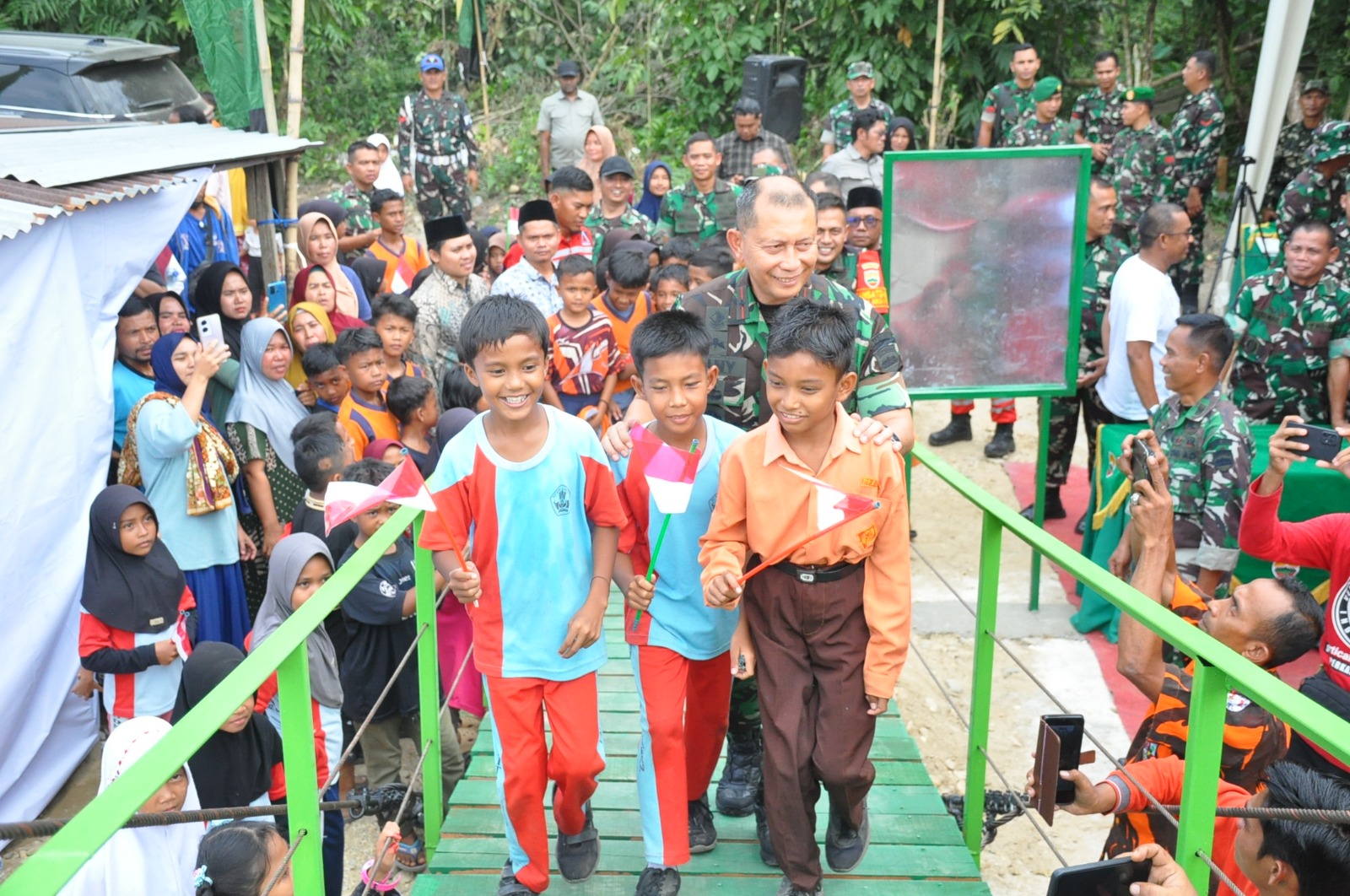 Brigjen TNI Dany Rakca Resmikan Jembatan Perintis Kartika