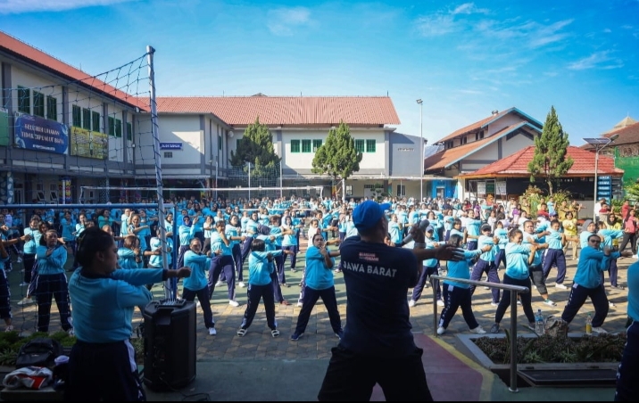 Kalapas Perempuan Bandung Yekti Apriyanti Senam Bersama Petugas dan Warga Binaan