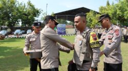 Distribusi Rompi dan Senter, Apel Bhabinkamtibmas Polres Kendal Dukung Pengamanan Pemilu Kepala Daerah 2024