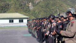 Jelang Pilkada 2024, Aparat Gabungan TNI-POLRI di Kabupaten Puncak Jaya Gelar Patroli dan Razia Sajam