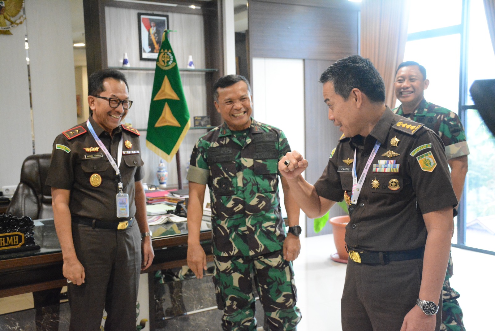 Didampingi Para Kasi, Brigjen TNI Sugiyono Silahturahmi Kejati Riau