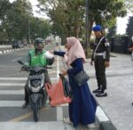 Denpom I/5 Medan Gelar Jum’at Berkah, Berbagi Makanan Siap Saji Kepada Warga yang Membutuhkan