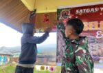 Satgas Yonif 323 Buaya Putih Kostrad Bersama Masyarakat Hias Tempat Ibadah Titik Kuat Eromaga Sambut Natal