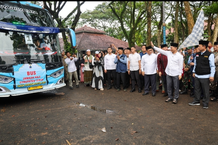 Lepas Jamaah Haji Kloter 52 JKG Kabupaten Lebak, Wagub Banten Dimyati : Jaga Kesehatan dan Luruskan Niat Beribadah
