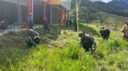 Prajurit TNI dan Warga Bergotong Royong Bersihkan Puskesmas Mayuberi di Tengah Pegunungan Papua