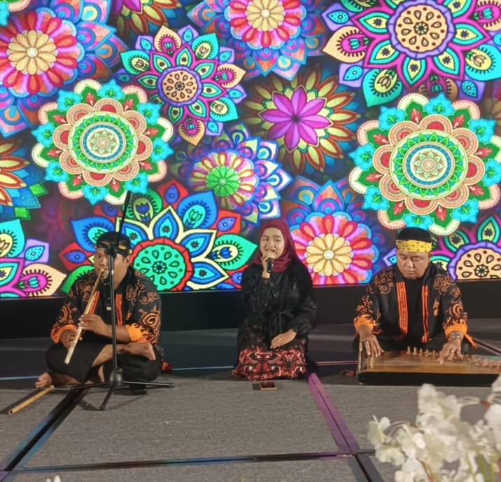 Komara Paraguna Tampilkan Kacapi Suling di Hotel Aston Serang