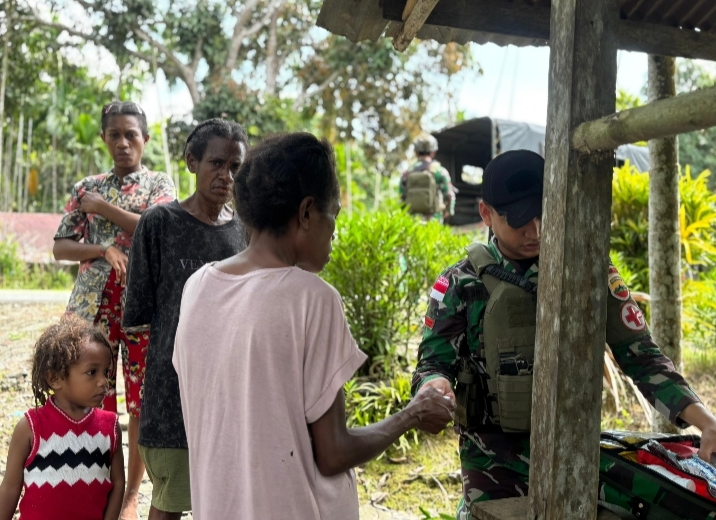 Peduli Kesehatan Warga, Satgas Yonif 131/Brajasakti Gelar Layanan Kesehatan Gratis di Perbatasan Papua