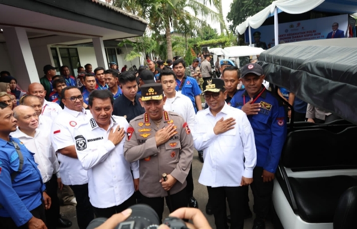 Gubernur Banten Dampingi Kapolri Tinjau Bakti Kesehatan dan Donor Darah Hari Bhayangkara ke-79