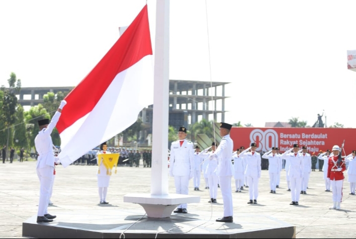 Semarak HUT ke-80 RI, Danrem 031/WB Hadiri Upacara di Kantor Gubernur Riau
