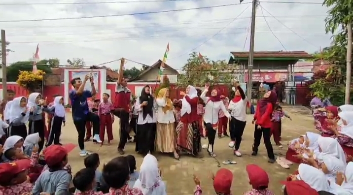 Suasana HUT RI ke-80 di SD Negeri 2 Bungur Mekar Sangat Meriah