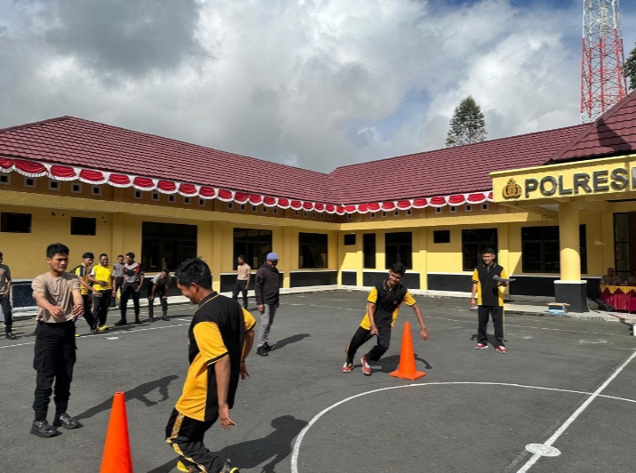 Bag SDM Polres Puncak Jaya Gelar Tes Kesamaptaan Jasmani Berkala Semester II Tahun 2025