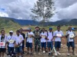 Buktikan Komitmennya, Satgas Yonif 700/WYC di Pos Kout Koper Gelar Bakti Sosial Bersama Pelajar di Gome