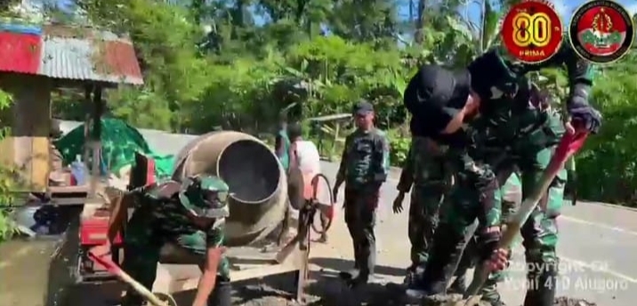 Dalam Rangka HUT TNI Ke-80 Satgas Pamtas Kewilayahan Yonif 410/Alg Gelar Kegiatan Pembangunan Fasum dan Bakti Sosial di Wilayah Penugasan