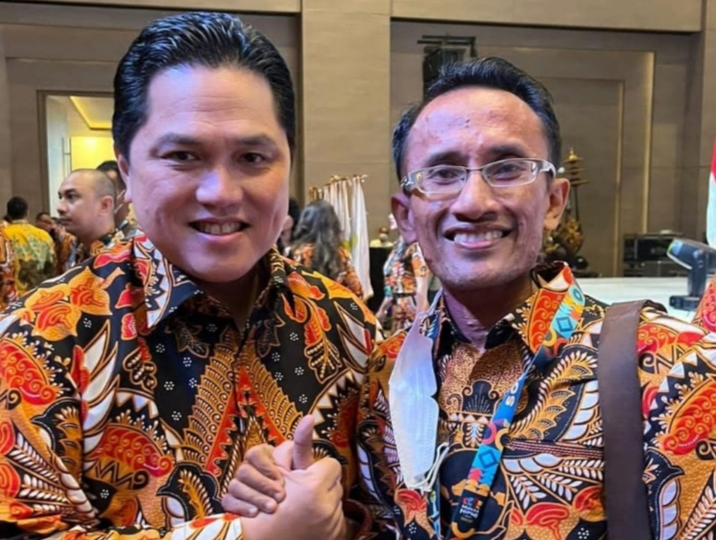 Nitizen Cecar Patrick Kluivert dan Erick Thohir, Penggemar Sepakbola Bayu  Angga Samekto Membela
